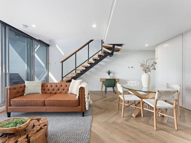 Luxurious Top Floor Split Level Living
