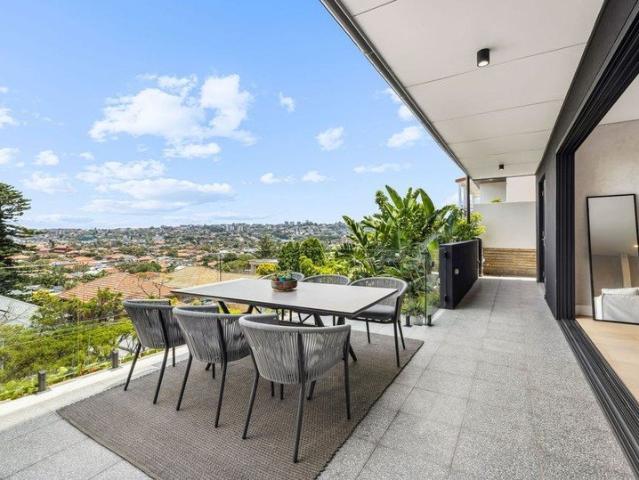 Luxurious Torrens Title Duplex with Breathtaking Panoramic Views at the Edge of North Bondi. Available monthly to 12 month lease