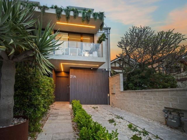 Brand New Torrens Title Residence Of Architectural Luxury On The Coogee Border