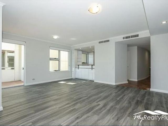 Luxurious Three Bedroom Apartment