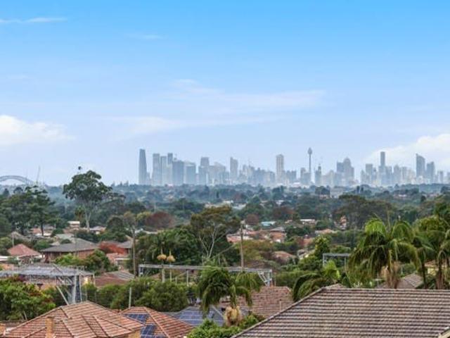 Luxurious Three Bedroom Apartment with Two Car Spaces and Spectacular Sydney Harbour Bridge Views
