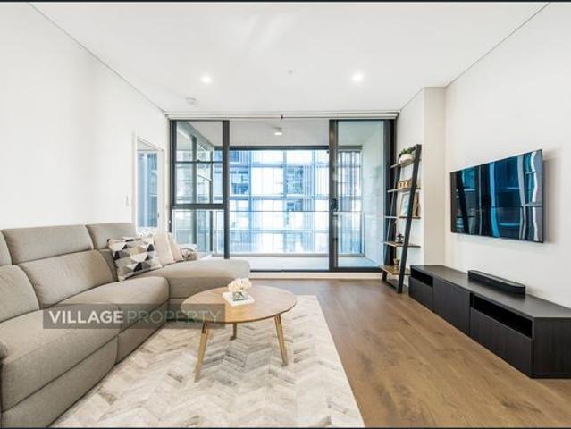 Luxurious Two Bedroom + Study Apartment In Convenience The Reserve