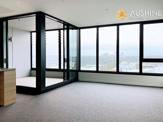 Luxurious two bedroom plus study room apartment with Harbour bridge and CBD views