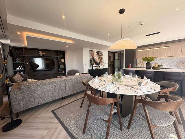 Luxurious two bedroom, two bathroom penthouse on the 42nd floor of the brand new Square Gardens development