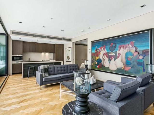 Luxurious unfurnished one bedroom apartment