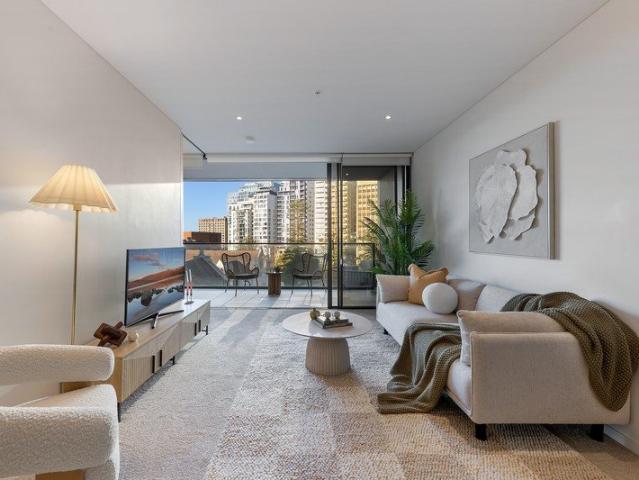 Luxurious Urban Retreat Footsteps to Everything