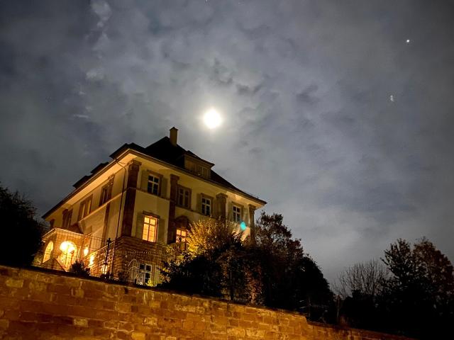 Luxurious Villa Apartment: 170 m² in Prime Heidelberg Handschuhsheim Location with Stunning Views