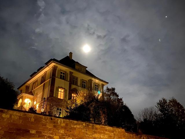 Luxurious Villa Apartment: 170 m² in Prime Heidelberg Handschuhsheim Location with Stunning Views, Heidelberg Amsterdam Apartments for Rent