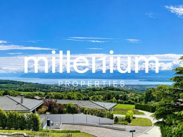 Luxurious villa with a panoramic view of the mountains and lake