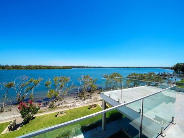 Luxuriously Appointed Residence Breathtaking Views