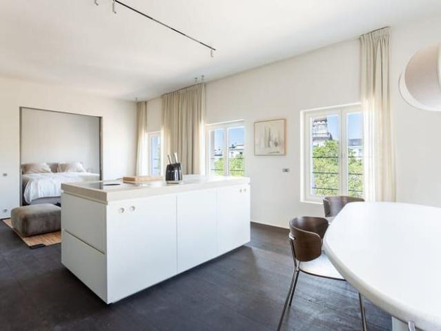 Luxuriously furnished 2 bedroom apartment in the South