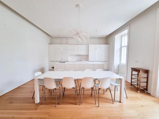 Luxuriously old building flat in magnificent old house near Servitenviertel & Lycée