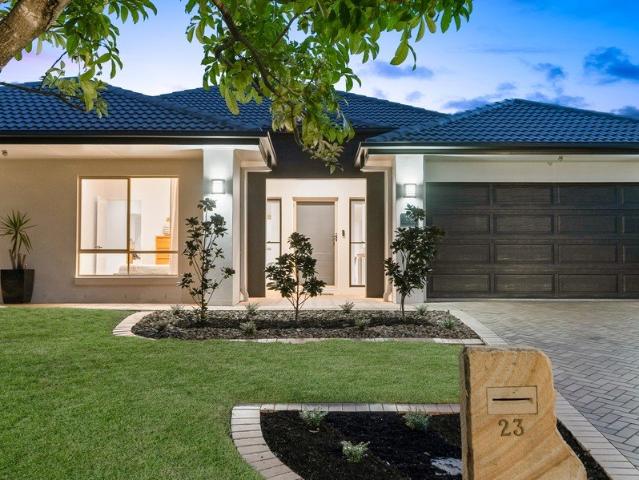 Luxuriously Renovated Family Oasis with Pool on 859m²!