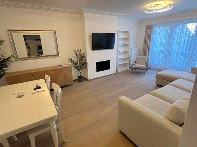 Luxuriously renovated, fully furnished apartment