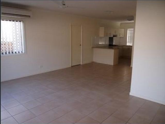LUXURY 3 BDM 2 AIRCON TOWNHOUSE FOR YOUR LIFE STYLE CLOSE TO EVERYTHING