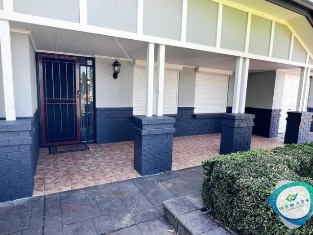 Luxury 3 Bed, 2 Bath Home with Double Garage in Walkley Heights!