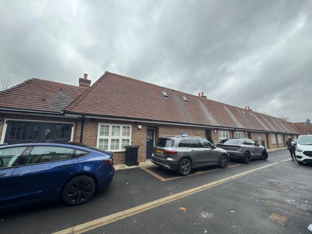 Luxury 3 bed /2 Bath house NW11