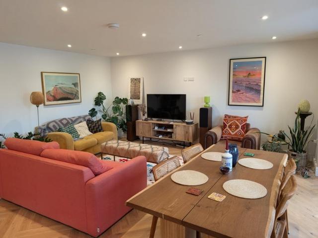 Luxury 3 Bed, 2 Bath | 1,182 sq ft | Huge Balcony