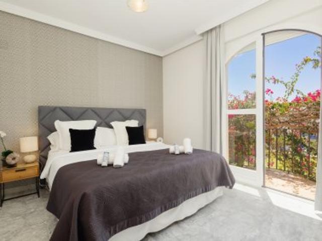 Luxury 3 bed penthouse with sea views in frontline beach Marbella East