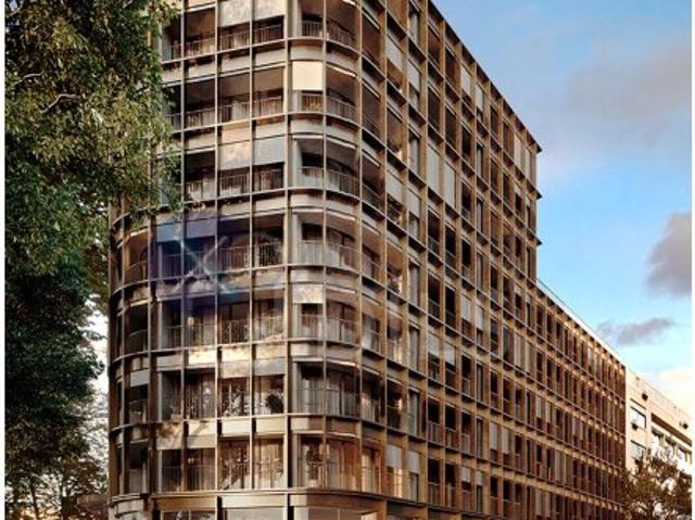 Luxury 3 Bedroom Apartment in BOW Fully Furnished BRAND NEW. No coração de Lisboa, numa das mais fascinantes localizações da cidade, de frente para o Marquês de Pombal, surge o BOW, um impressionante novo empreendimento residencial a nascer na Av. Duque de Loulé, junto ao Marquês de Pombal e à Avenida da Liberdade
