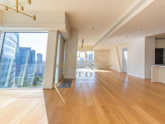 Luxury 3 bedroom apartment on Złota 44