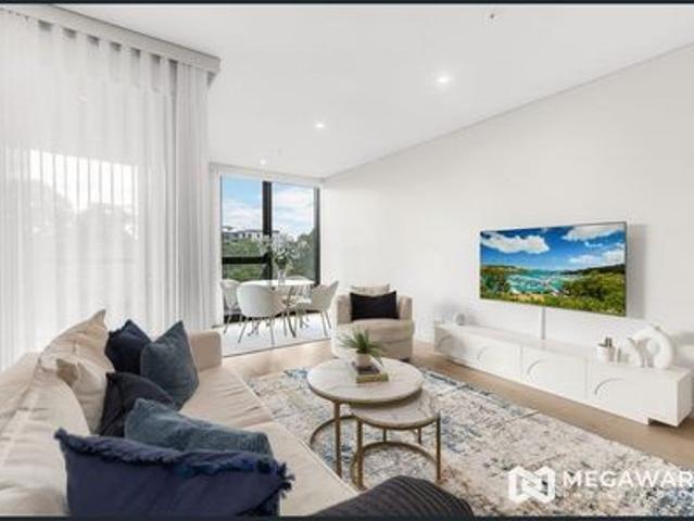 Luxury 3 Bedroom Corner Apartment With An Extra Large balcony, Steps Away From Hills Showground Metro