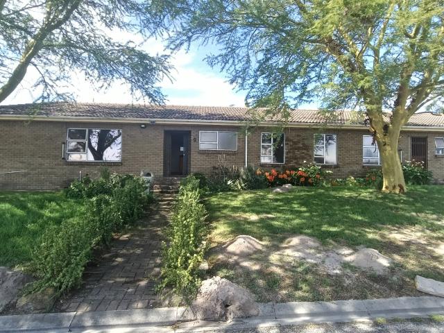 Luxury 3 Bedroom Family Home To Rent in Sought After Rouxville