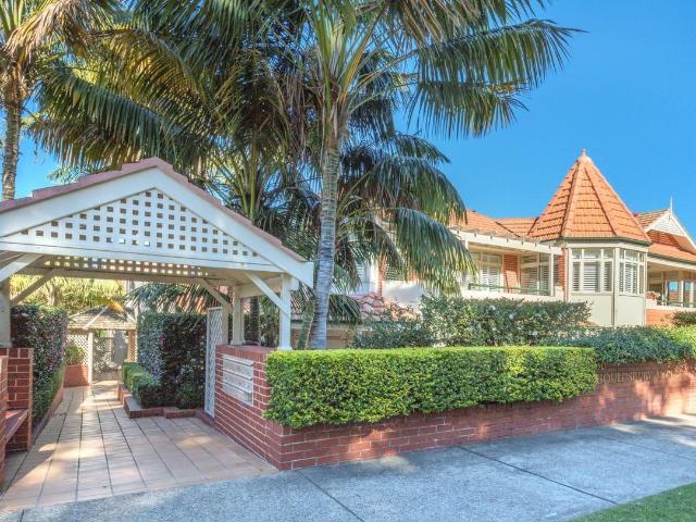 LUXURY 3 BEDROOM GARDEN APARTMENT IN THE HEART OF MOSMAN