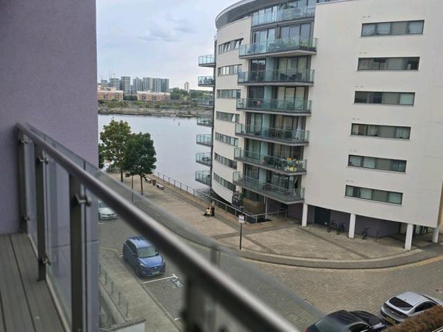 Luxury 3 Bedroom House with Balcony & Riverside