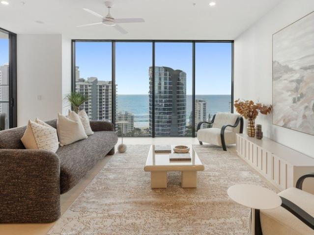 Luxury 3 Bedroom Living with Sweeping Broadbeach Views