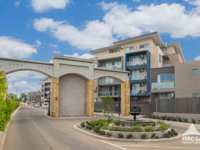 Luxury 3 Bedroom + Study Apartment in Prestigious Centenary Park Complex
