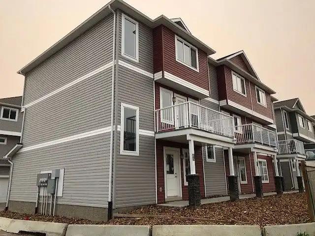 Luxury 3 BR/2.5 Washrooms Premium Quality Condo Town House at Prominent Location