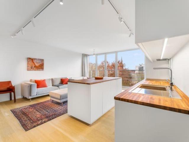 Luxury 1 Bed Apartment on 5th Floor with Park Views