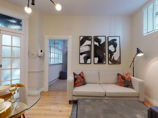 Luxury 1 Bed Flat in Prime Park Road NW8 Location