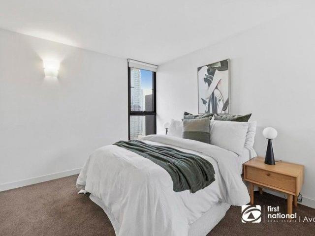Luxury 1 bedroom apartment opposite Southern Cross Station!