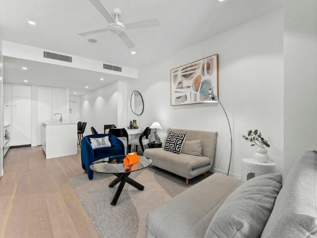 LUXURY 1 BEDROOM RESIDENCE IN THE HEART OF BRISBANE CBD