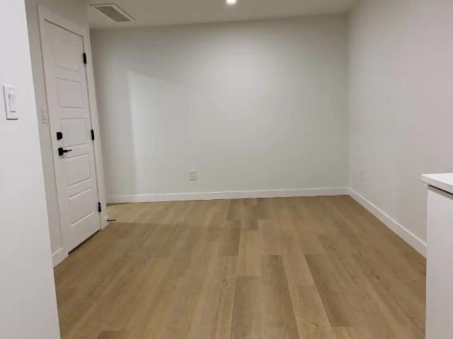 Luxury 1 Bedroom, 1 Bathroom Basement Suite | Private Entrance