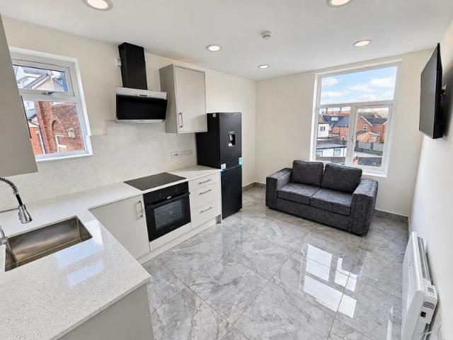 Luxury 2 Bed Ensuite Flat | £750 All Bills