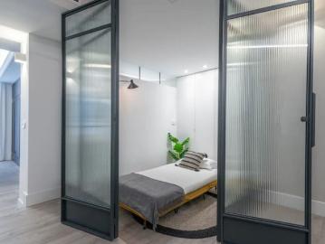 Luxury 2 bedroom on Pedestrian High Street in Madrid