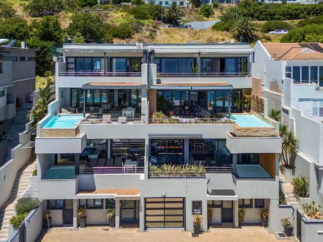 Luxury 2 Bedroom Apartment with Private Pool & Ocean Views | Camps Bay