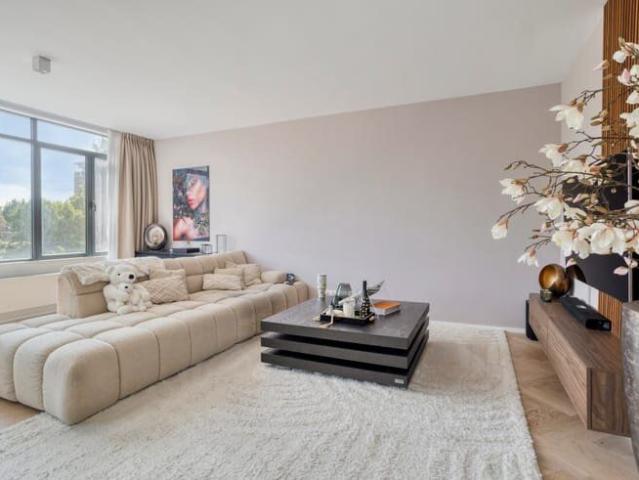 Luxury 2 bedroom apartment with water view