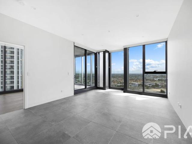 Luxury 2 bedroom apartment for lease now, with spectacular views over the Sydney CBD and harbour bridge!