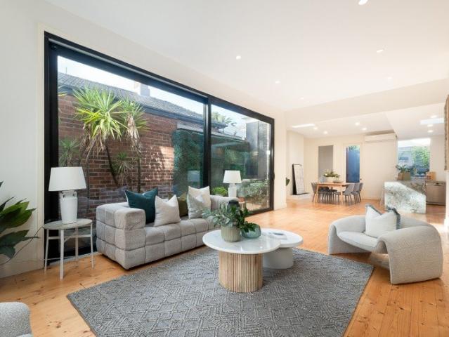 Luxury 2 Bedroom apartment in the heart of Box Hill