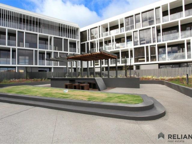 Luxury 2 bedroom Apartment in Werribee South