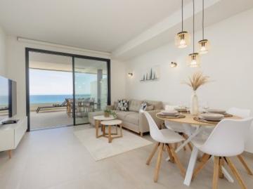 Luxury 2 bedroom beachside apartment with panoramic sea views in Fuengirola