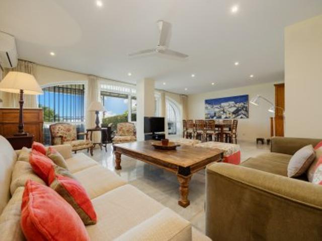 Luxury 2 bedroom penthouse with sea views in Los Iris, Marbella East