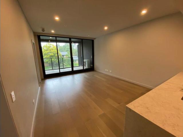 Luxury 2 Bedroom + Study with Window