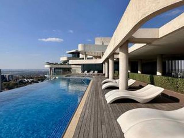luxury 2 bedroom 2.5 bathroom apartm.