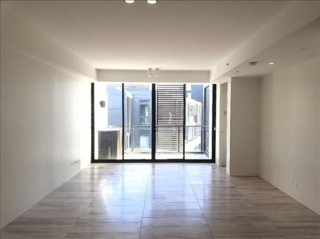 Luxury 2 Bedroom 2 bathroom on top level with 1 Carspace + Large Storage