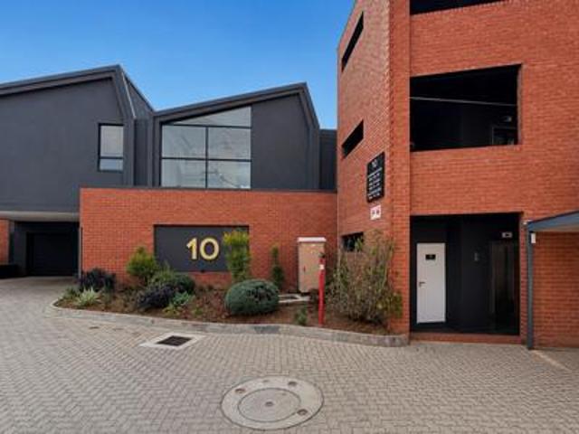 luxury 2 bedroom, 2 bathroom residen.